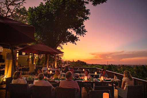 Romantic Dinner in Bali: Sunset, Soulmates, and Serenity