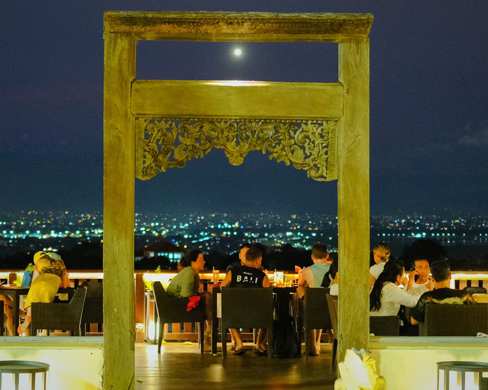 Jendela Bali, Lounge di Bali dengan Pemandangan Malam Spektakuler
