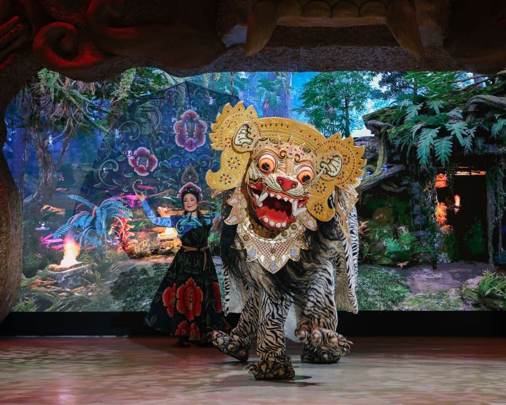 Pesona Pertunjukan Kesenian Tari Barong di GWK Bali, Lengkap dengan BarAong Show!