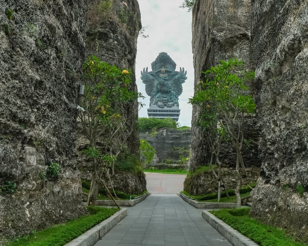 Patung di GWK Bali: Keajaiban Seni dan Budaya di Pulau Dewata