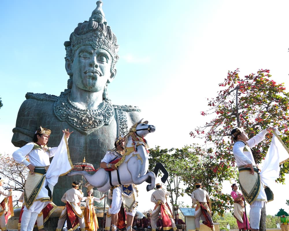 Uluwatu Bali Tour: Explore the Charm of Culture, Nature, and Art at GWK Cultural Park