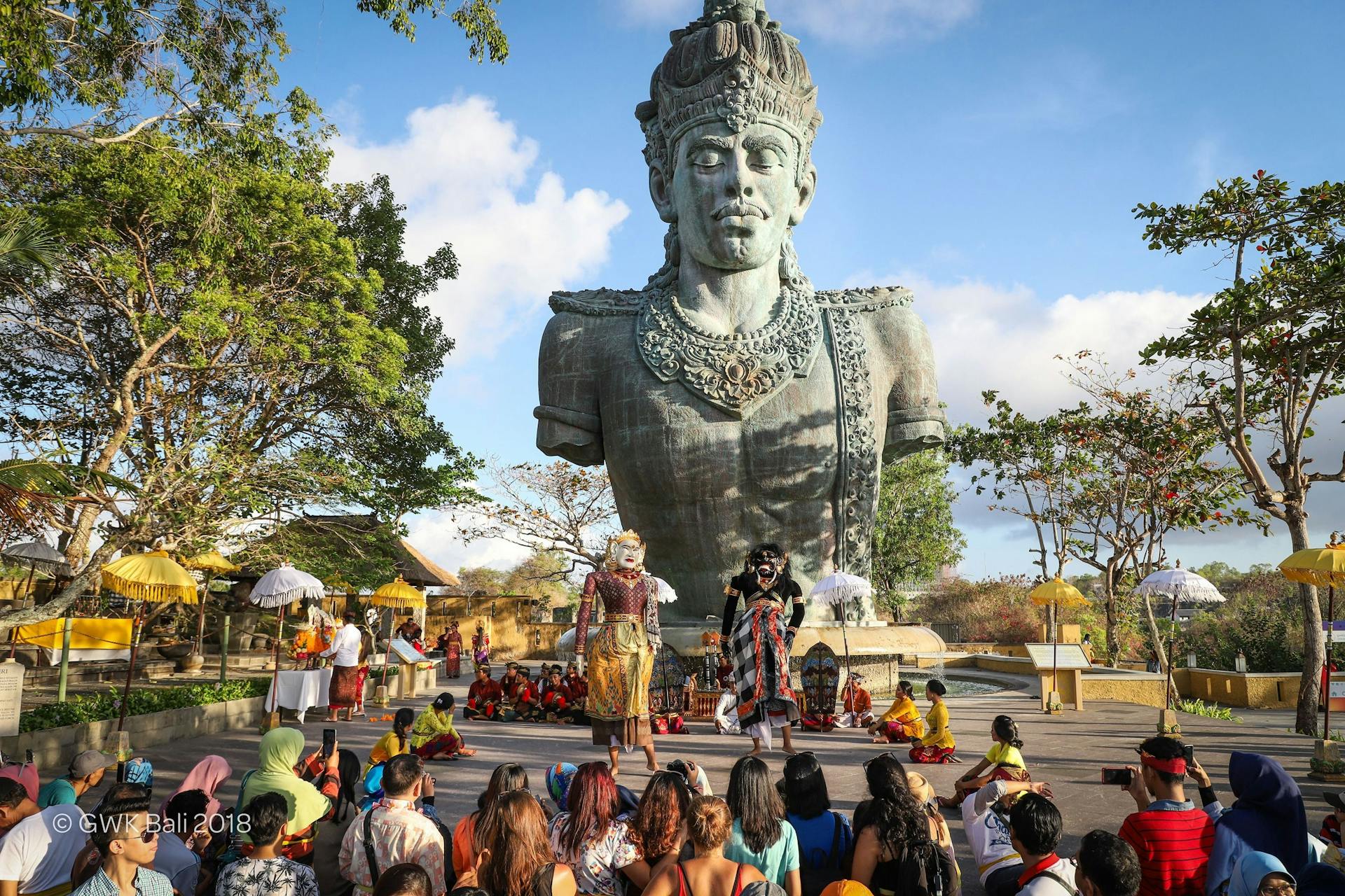 Balinese cultural performance at Plaza Wisnu