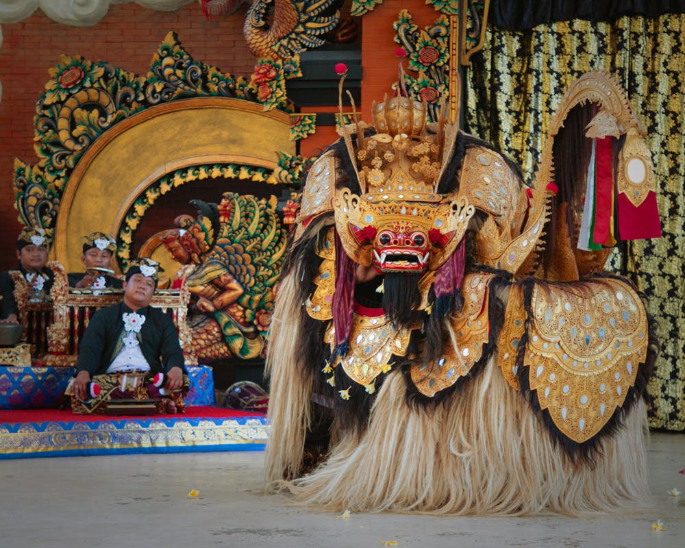 Pesona Pertunjukan Kesenian Barong Ket di Garuda Wisnu Kencana Bali