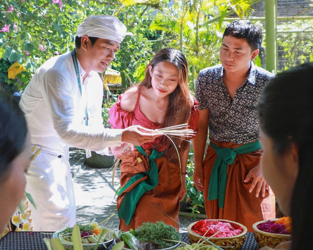 New Activity di Plaza Kura-Kura GWK: Mendalami Tradisi Pemujaan Bali tentang Canang