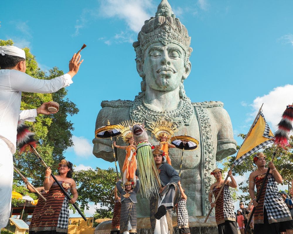 Parade Budaya Bali di GWK Cultural Park: Menggabungkan 2 Keindahan Seni Pertunjukan Bali