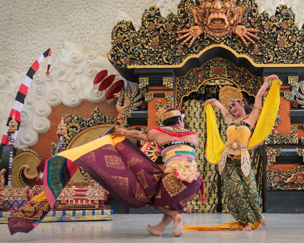 Tari Oleg Tamulilingan GWK Cultural Park: Slow-burn Romance yang Terukir dalam Tari Bali
