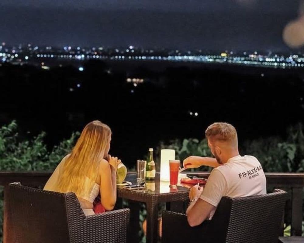 Tempat Nongkrong Malam di Bali dengan View Spektakuler: Nikmati Suasana Santai di Jendela Bali Resto, GWK
